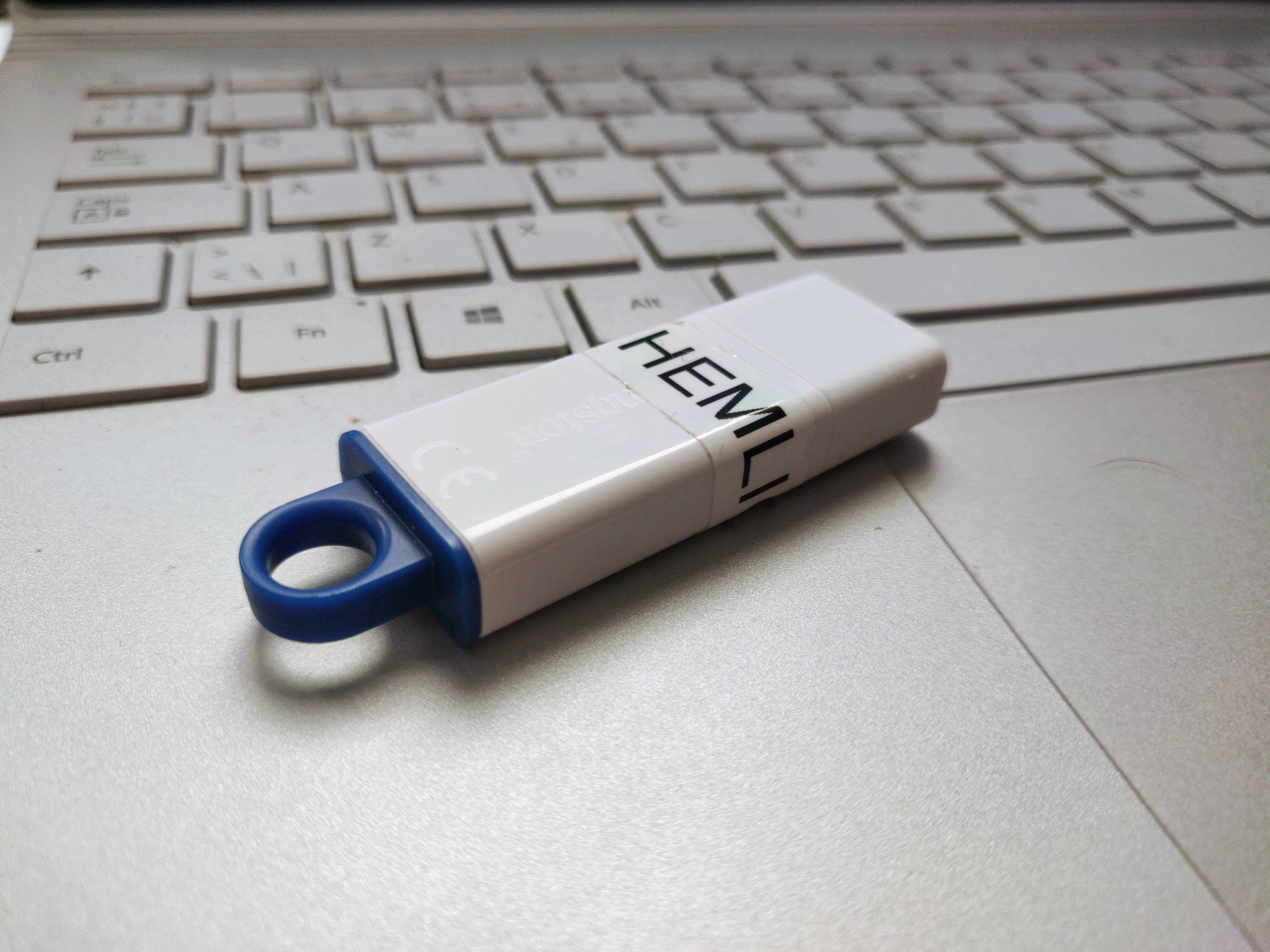 Spara dina hemligheter på ett säkert USB-minne